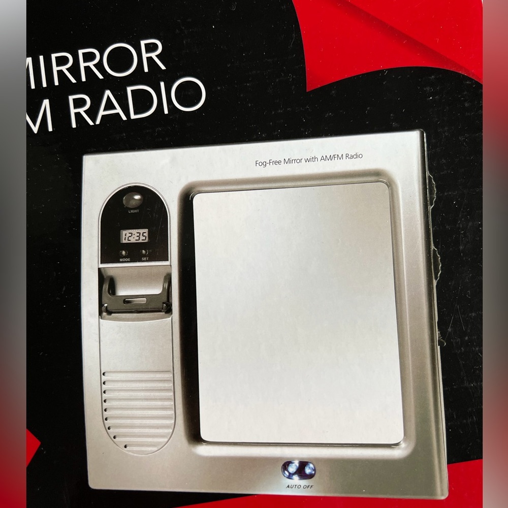 Totes Fog free mirror w/ Radio & LED lights